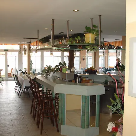 Regiohotel Halle Leipzig Airport - #schkeuditzerkreuz #bar #fruehstuecksbuffet #freeparking Schkeuditz