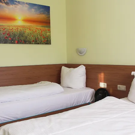 Regiohotel Halle Leipzig Airport - #schkeuditzerkreuz #bar #fruehstuecksbuffet #freeparking Schkeuditz