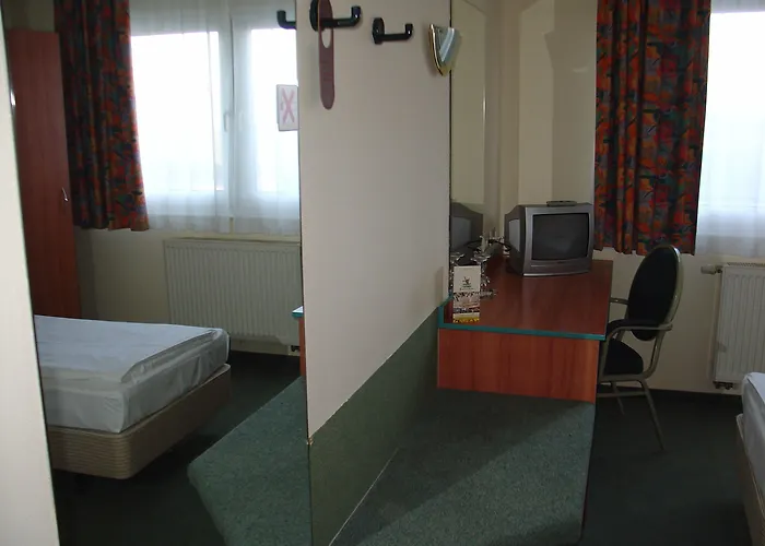 Regiohotel Halle Leipzig Airport - #schkeuditzerkreuz #bar #fruehstuecksbuffet #freeparking 3*