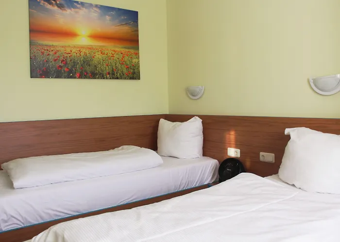 Regiohotel Halle Leipzig Airport - #schkeuditzerkreuz #bar #fruehstuecksbuffet #freeparking Schkeuditz